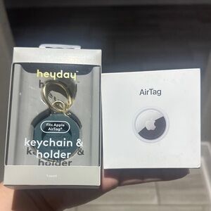 Apple AirPod with Heyday Gold & Green Keychain